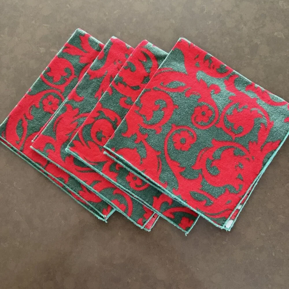 Set Of 4 Vintage Green Red Cloth Napkins Christmas Seasonal Holiday 15” Sq